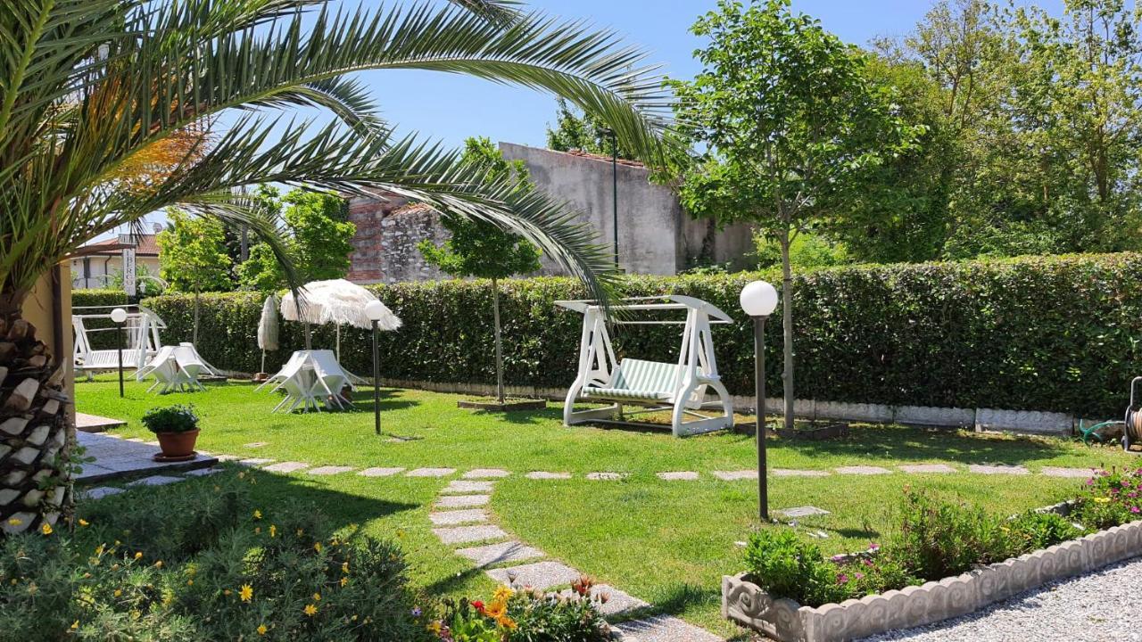 Bed&Breakfast Villa Lorena Forte dei Marmi Exteriér fotografie