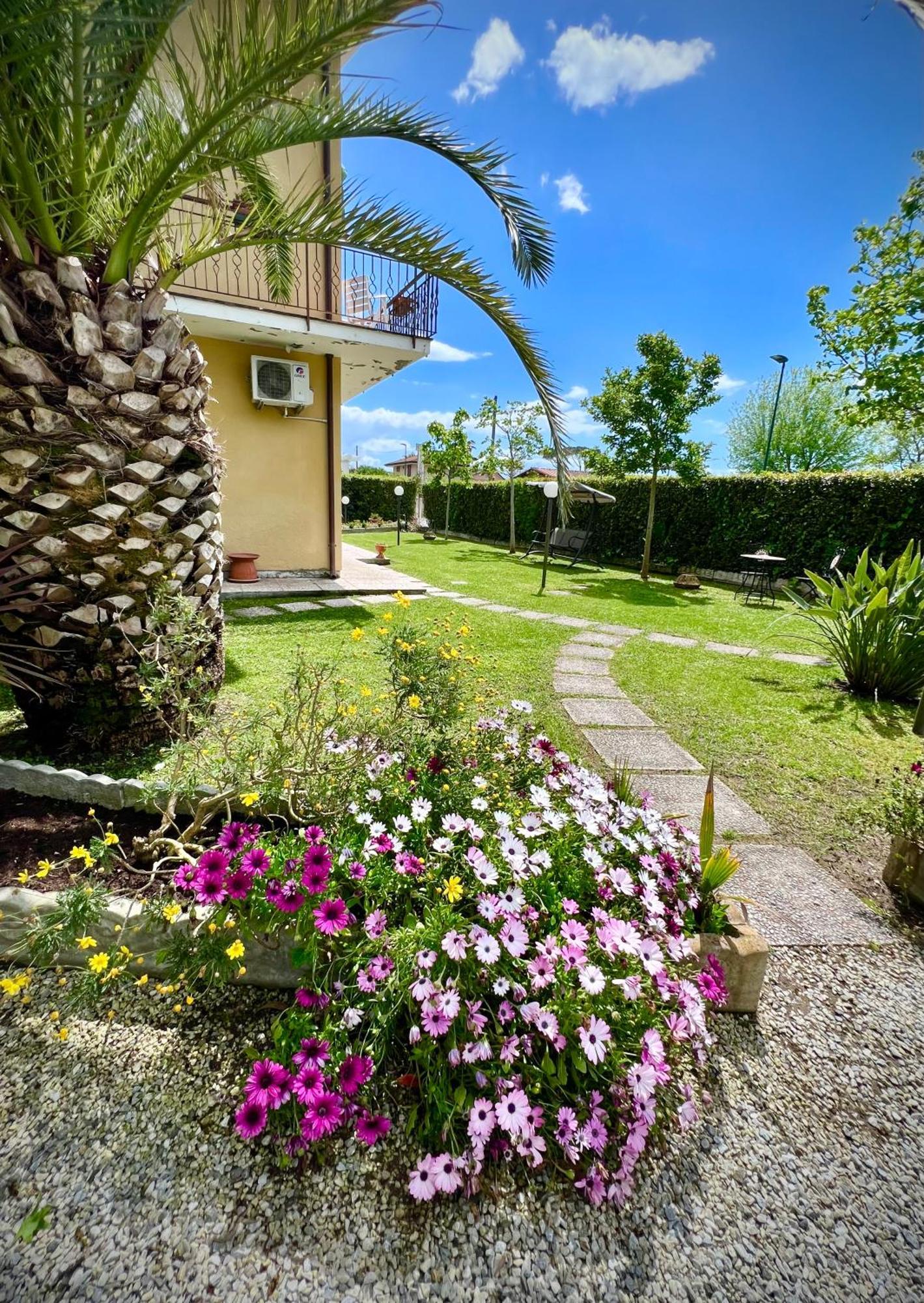 Bed&Breakfast Villa Lorena Forte dei Marmi Exteriér fotografie