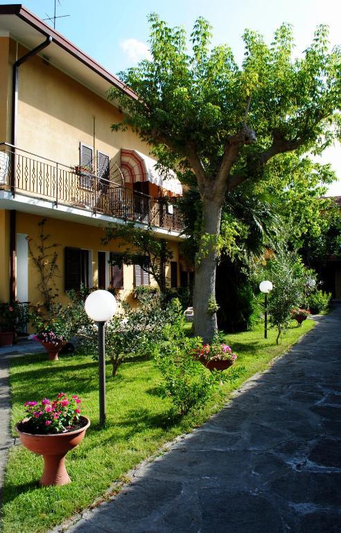 Bed&Breakfast Villa Lorena Forte dei Marmi Exteriér fotografie